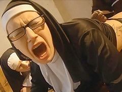 Жесткий трах монашек сзади. Удовлетворение изголодавшихся женщин