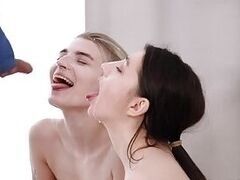 Инструктор по фитнесу отъебал двух русских красавиц и кончил на лица