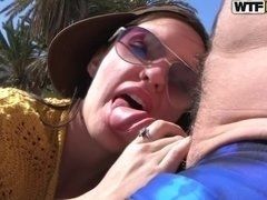 Прекрасный день для минетов на отдыхе в тропическом раю. Парень повез девушку на отдых