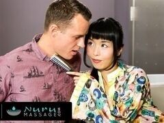 Японская гейша NURUMAS SAGE знает как удовлетворить молодого парня